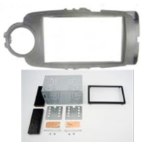 Kit doppio din Toyota Yaris 2011 colore silver comprensiva di fascia metallica